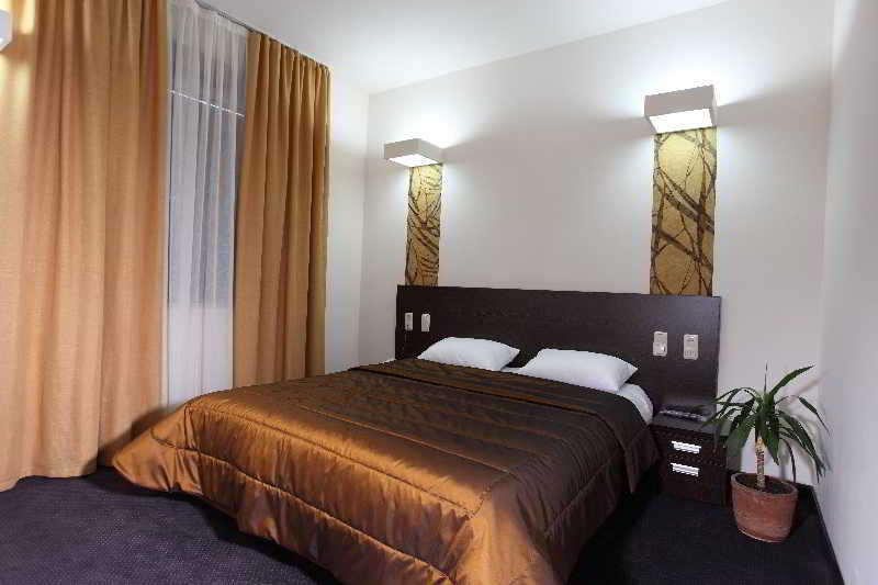 Cascade Hotel 3*